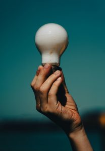 imatge projecte idea ma amb bombeta mètode de treball