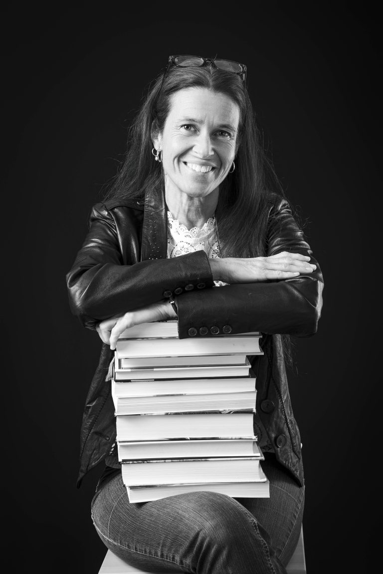 imatge mètode per una biografia amb pila de llibres
